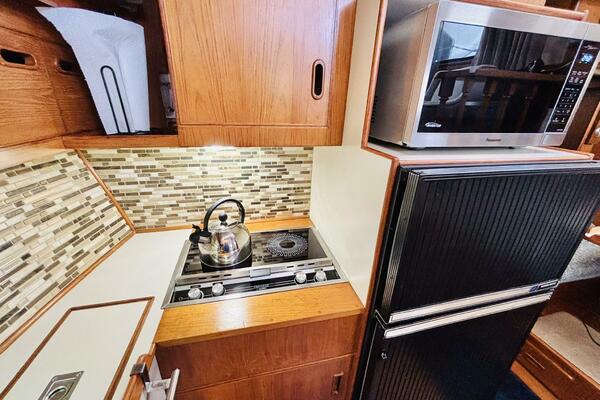 MISS DAISY 35ft President Yacht For Sale