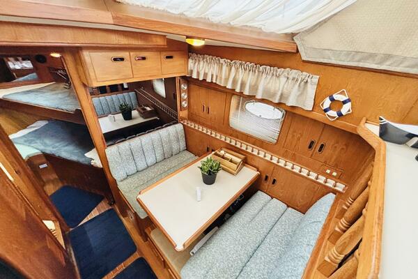 MISS DAISY 35ft President Yacht For Sale