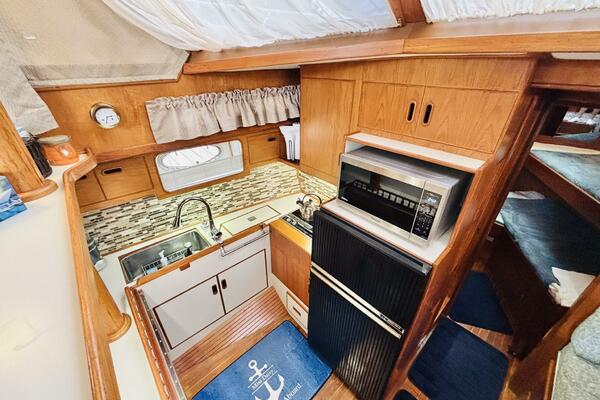 MISS DAISY 35ft President Yacht For Sale