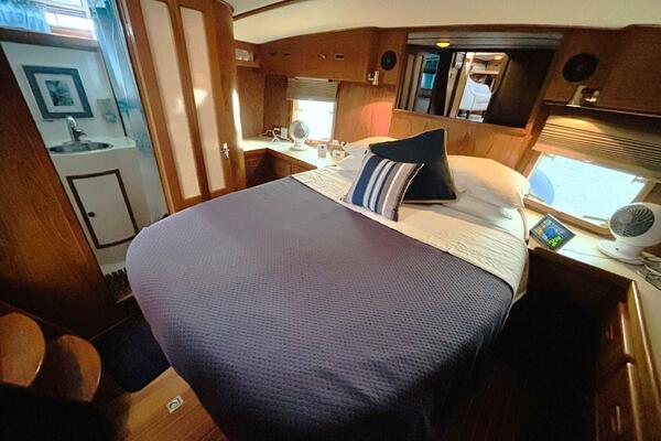 MISS DAISY 35ft President Yacht For Sale