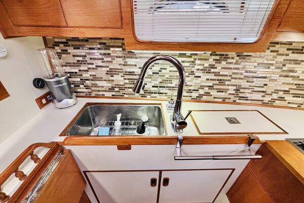 MISS DAISY 35ft President Yacht For Sale