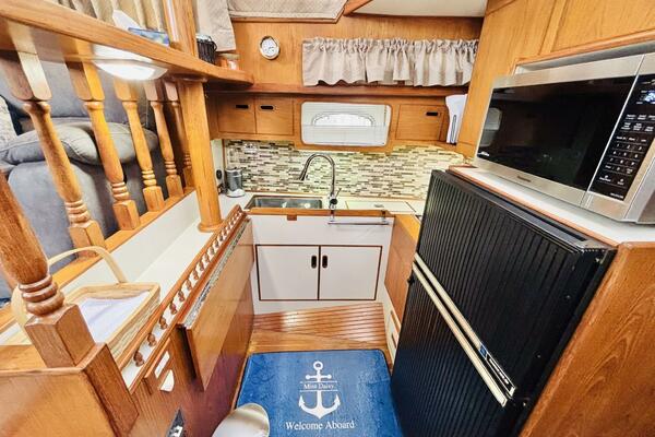 MISS DAISY 35ft President Yacht For Sale