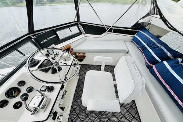 MISS DAISY 35ft President Yacht For Sale