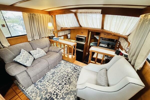 MISS DAISY 35ft President Yacht For Sale