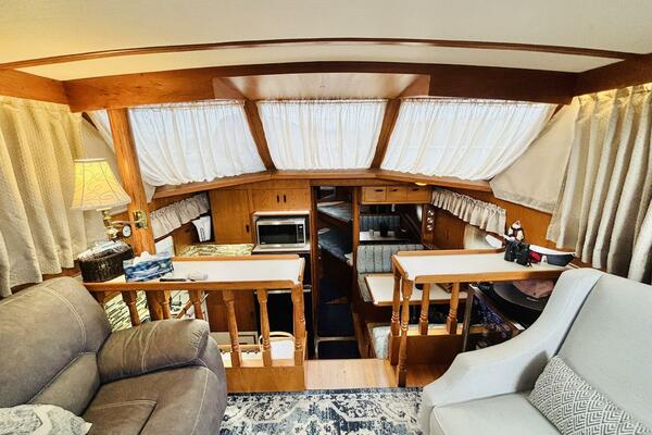 MISS DAISY 35ft President Yacht For Sale