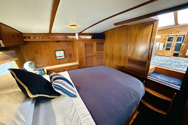 MISS DAISY 35ft President Yacht For Sale