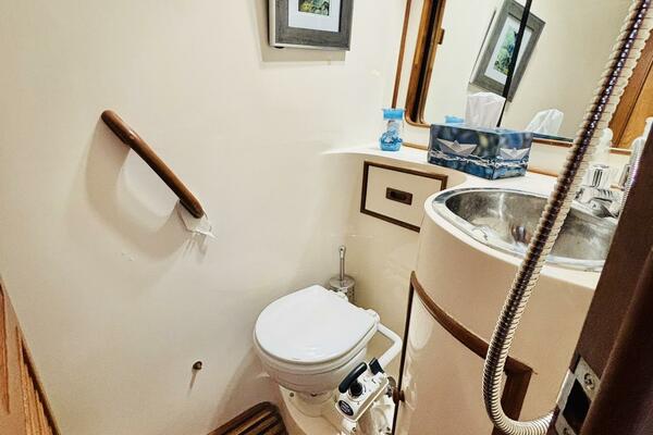 MISS DAISY 35ft President Yacht For Sale