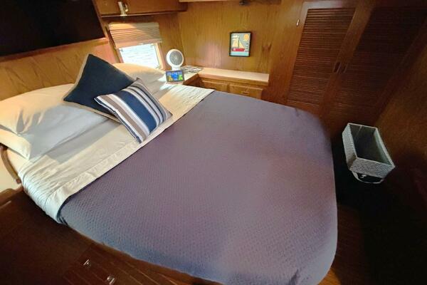 MISS DAISY 35ft President Yacht For Sale