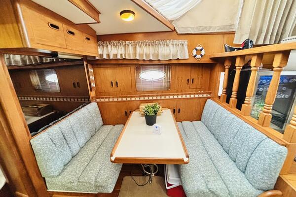 MISS DAISY 35ft President Yacht For Sale