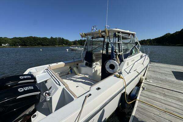 Photo of the 1999 Boston Whaler 28 Conquest