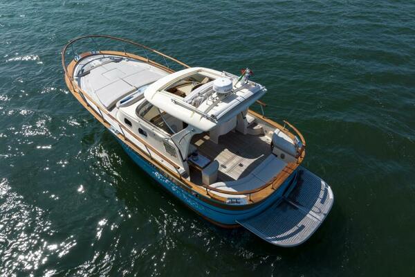 32ft Fratelli Aprea Yacht For Sale