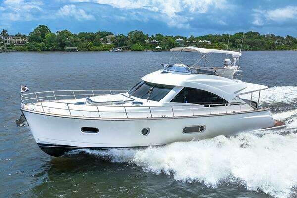 Riviera Belize 54 Daybridge Yacht For Sale