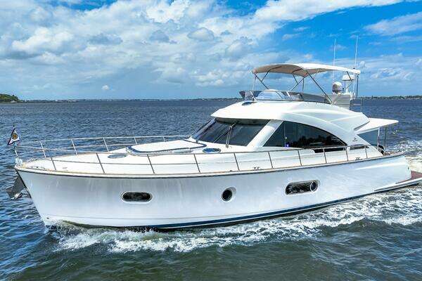 Riviera Belize 54 Daybridge Yacht For Sale