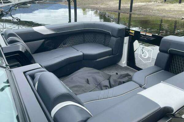 Photo of the 2024 Godfrey XP2700 W Twin