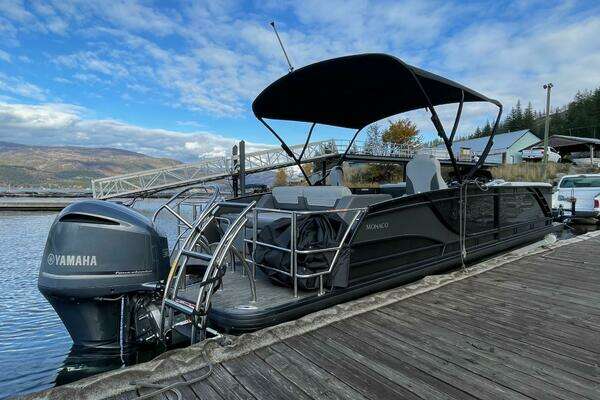 Photo of the 2024 Godfrey MC255DFL