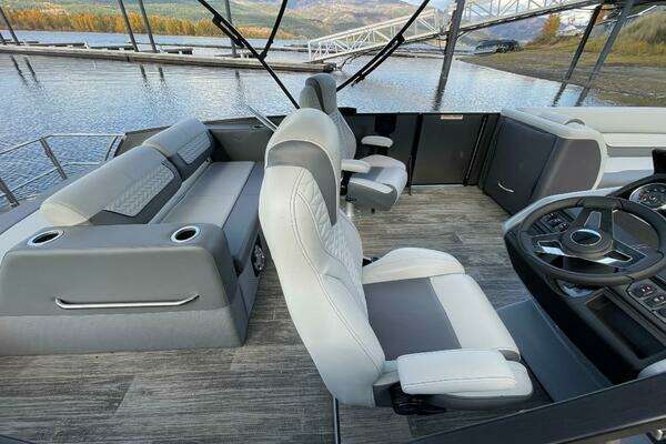 Photo of the 2024 Godfrey MC255DFL