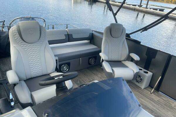 Photo of the 2024 Godfrey MC255DFL