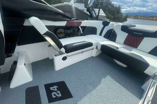 Photo of the 2024 Mastercraft XT24