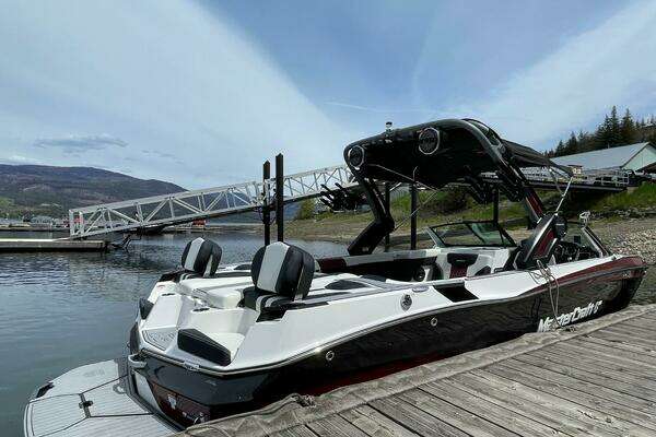 Photo of the 2024 Mastercraft XT24