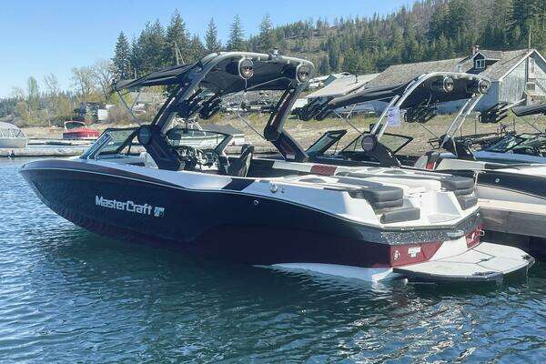 Photo of the 2024 Mastercraft XT24