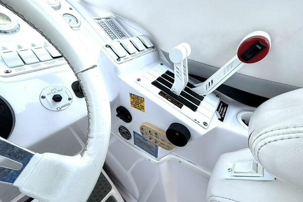 33ft Donzi Yacht For Sale