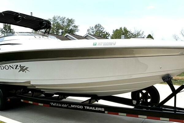 33ft Donzi Yacht For Sale