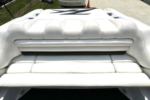 33ft Donzi Yacht For Sale