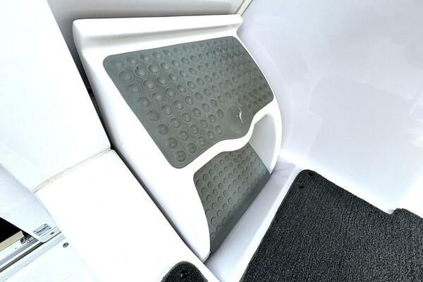 33ft Donzi Yacht For Sale