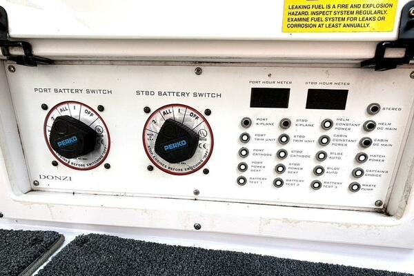 33ft Donzi Yacht For Sale