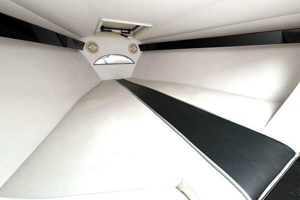 33ft Donzi Yacht For Sale