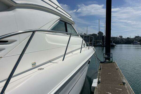 Photo of the 2000 Sea Ray 400 Sedan Bridge "Music Man"