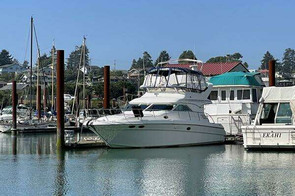 Photo of the 2000 Sea Ray 400 Sedan Bridge "Music Man"