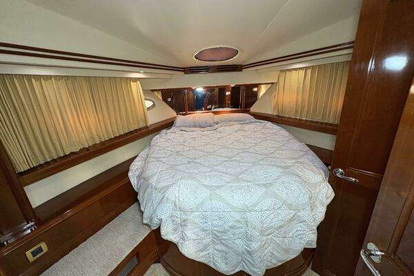 Photo of the 2004 Carver 56 Voyager "Carlet Vivian IV"