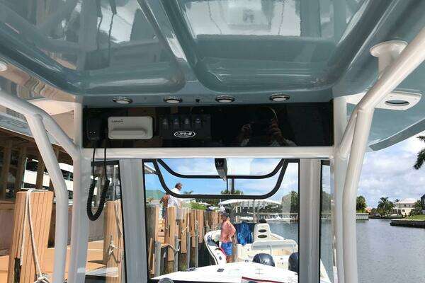 Photo of the 2021 Sea Hunt 265 SE