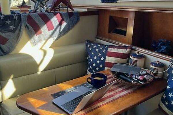 Cruisers Yachts 405 Express Motoryacht Yacht For Sale