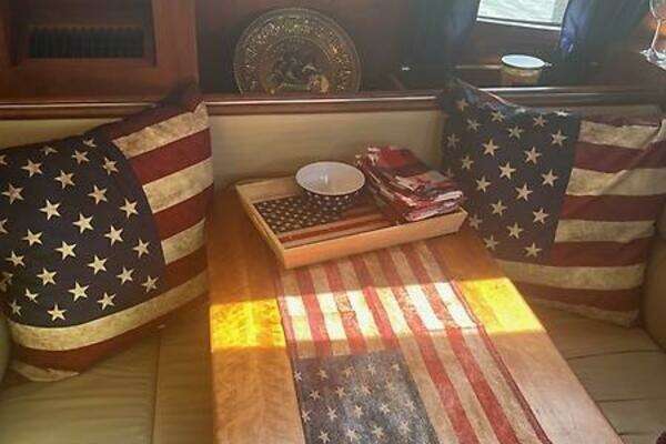 Cruisers Yachts 405 Express Motoryacht Yacht For Sale