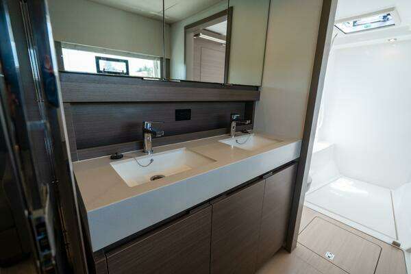 Robertson & Caine Leopard 53PC Yacht For Sale