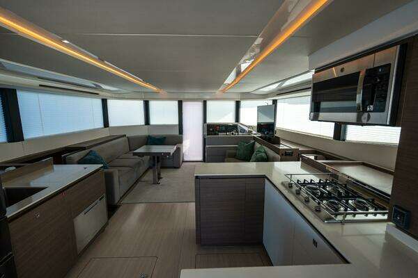 Robertson & Caine Leopard 53PC Yacht For Sale