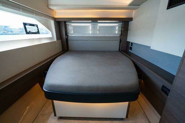 Robertson & Caine Leopard 53PC Yacht For Sale