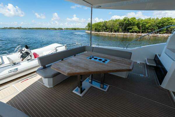 Robertson & Caine Leopard 53PC Yacht For Sale