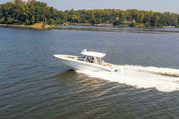 2018 Boston Whaler 35