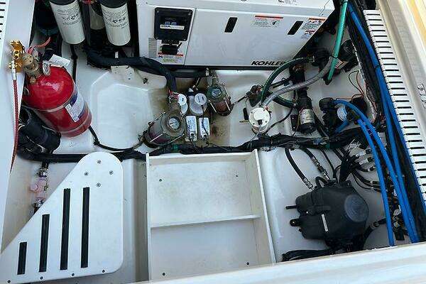 Boston Whaler 350 Realm Yacht For Sale