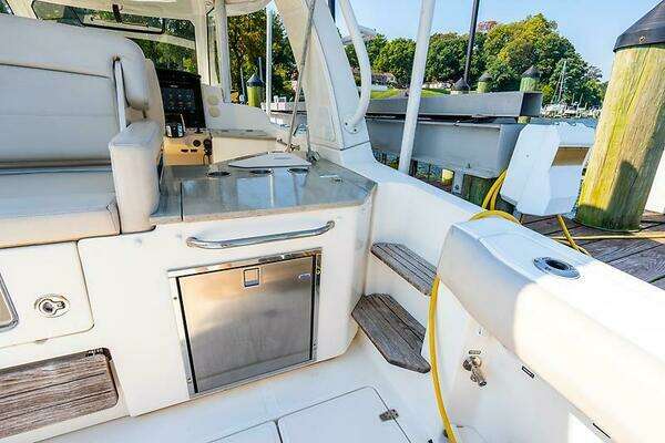 Boston Whaler 350 Realm Yacht For Sale
