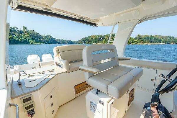 Boston Whaler 350 Realm Yacht For Sale