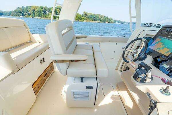 Boston Whaler 350 Realm Yacht For Sale