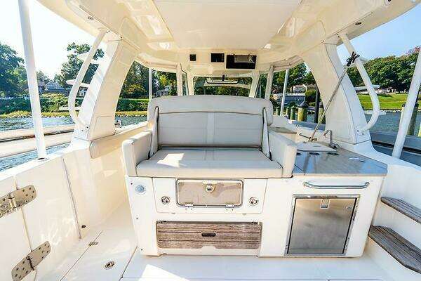 Boston Whaler 350 Realm Yacht For Sale