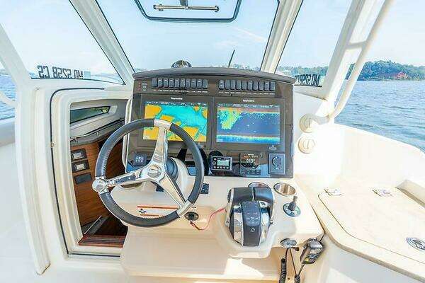 Boston Whaler 350 Realm Yacht For Sale