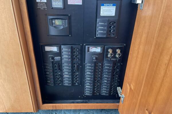 MA CHERI 34ft Meridian Yacht For Sale