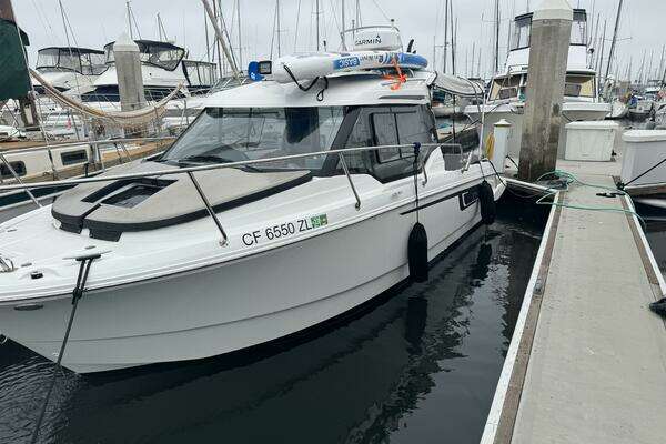 Jeanneau 795 Yacht For Sale