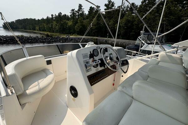 32ft Silverton Yacht For Sale